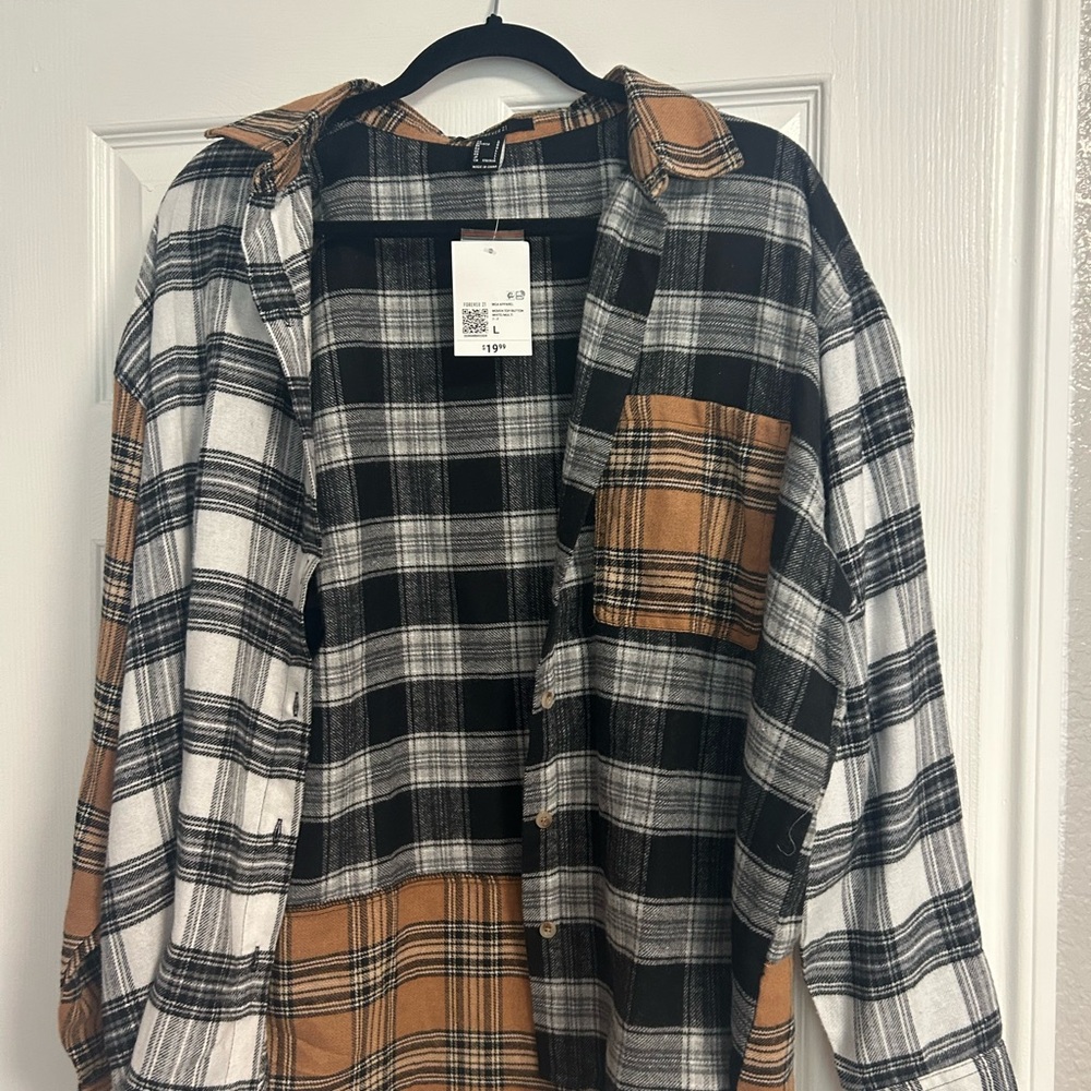 Forever 21 Black and White Casual Button Down Shirt